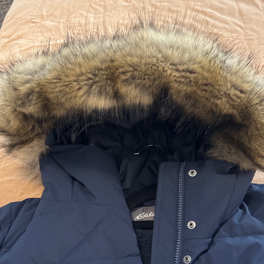 Eddie Bauer Women's Black Hooded Puffer Jacket - Picture 9 of 9